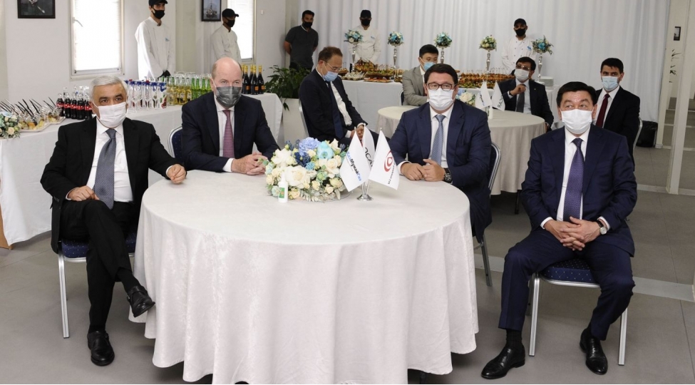 samruk-kazina-ve-kazmunaygazin-numayende-heyetleri-setti-qazma-qurgusunda-gorulmush-ishlerle-tanish-olublar-foto