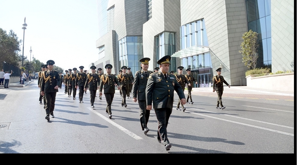 bakinin-ishgaldan-azad-olunmasinin-103-illiyi-ile-bagli-azerbaycan-ordusunda-silsile-tedbirler-kechirilib-foto