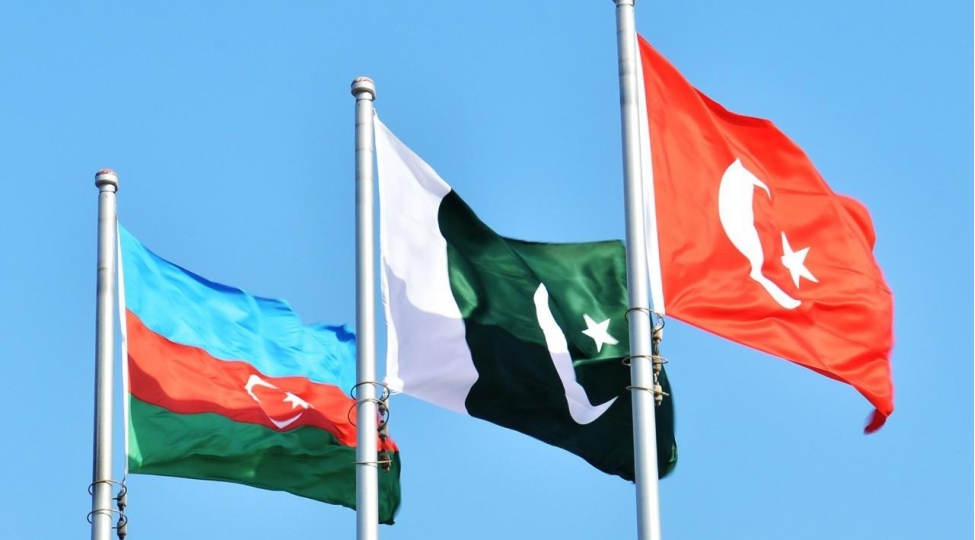 shahbaz-sherif-lachinda-azerbaycan-turkiye-ve-pakistan-bayraqlarinin-dalgalanmasini-gormek-qelblerimizi-fexaret-hissi-ile-doldurur