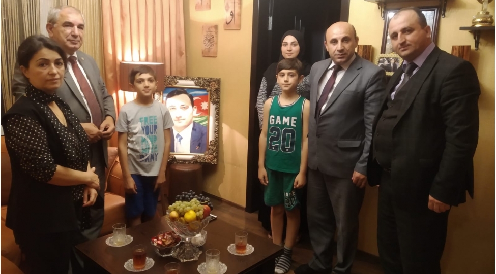 amea-felsefe-ve-sosiologiya-institutunun-alimleri-shehidinailesini-ziyaret-edibler-foto