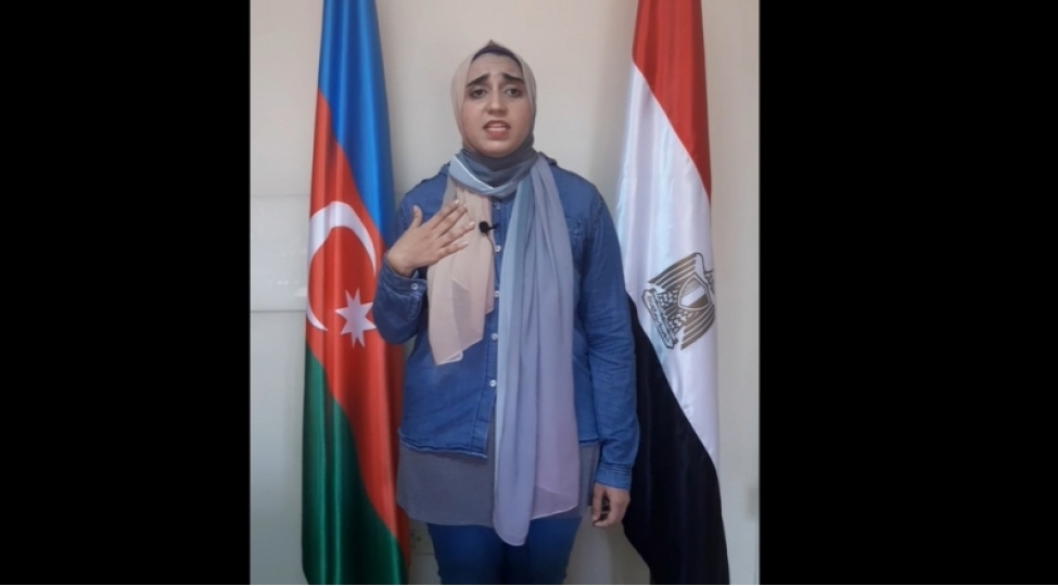 misirli-telebe-qiz-azerbaycanin-zeferi-haqqinda-sheir-soyleyib