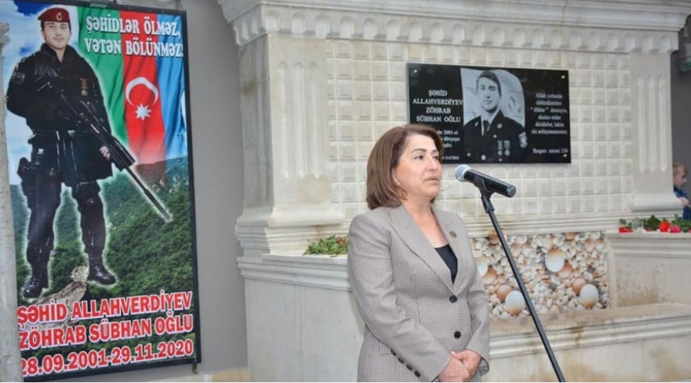 tamam-ceferova-shamaxida-shehid-ailelerini-ziyaret-edib-foto