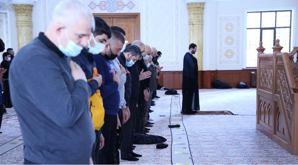 xanim-fatimeyi-zehra-mescidi-dindarlarin-istifadesine-verilib