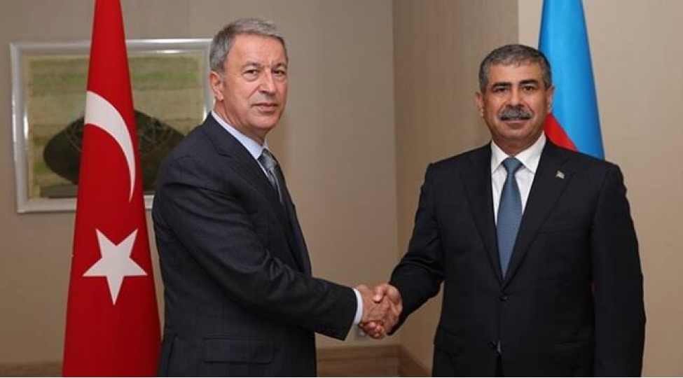 zakir-hesenov-turkiyeli-hemkarina-bashsagligi-verib-3