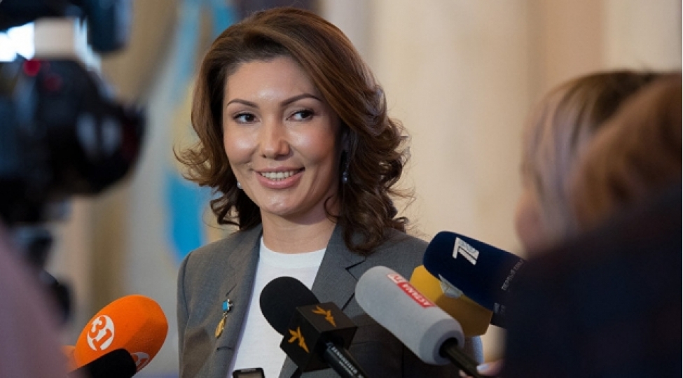 nazarbayevin-qizi-qazax-xalqina-teshekkur-etdi