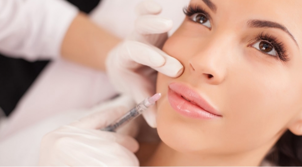 botoksun-tetbiqi-kipriklerin-uzadilmasi-dodaqlarin-boyudulmesi-qadagan-edildi