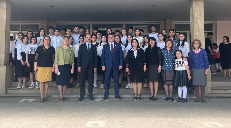 deputat-iki-mektebdepedaqoji-ve-shagird-kollektivleri-ile-gorushub