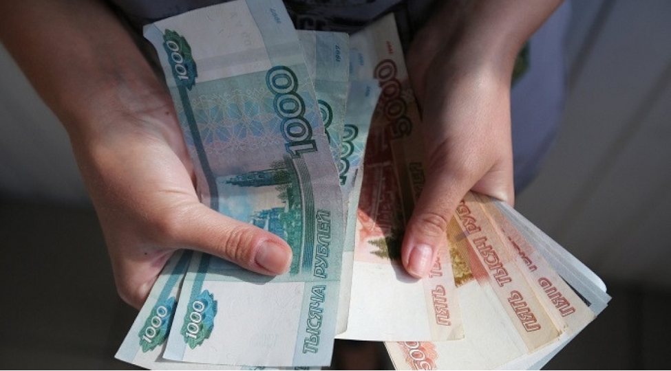 rusiyada-dollarin-mezennesi-2018-ci-ilden-beri-ilk-defe-57-rubldan-ashagi-dushub