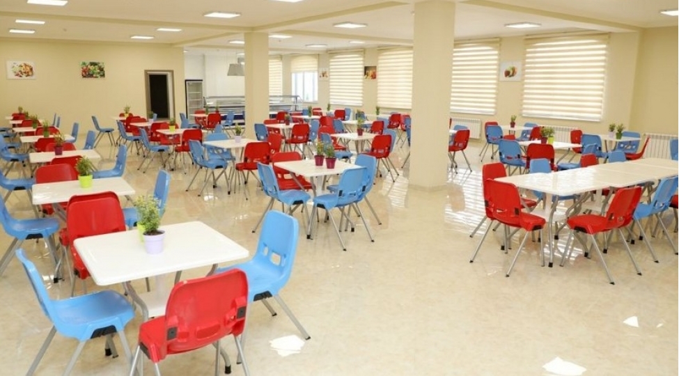 unicef-azerbaycan-mekteblerinin-yemekxanalarinda-ushaqlara-sheker-terkibli-ichkiler-satilir
