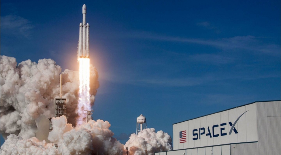 spacex-shirketi-yeni-starlink-internet-peykleri-qrupunu-orbite-chixarib