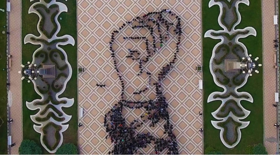 gencede-demir-yumruq-adli-fleshmob-kechirilib-foto