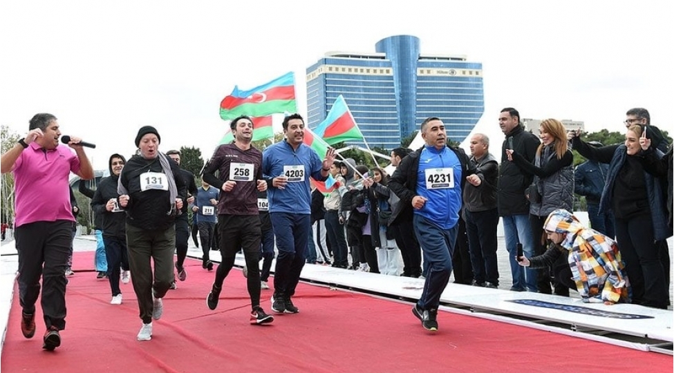 zefer-gunu-munasibetile-bakida-ii-qelebe-qachishi-kechirilib-foto