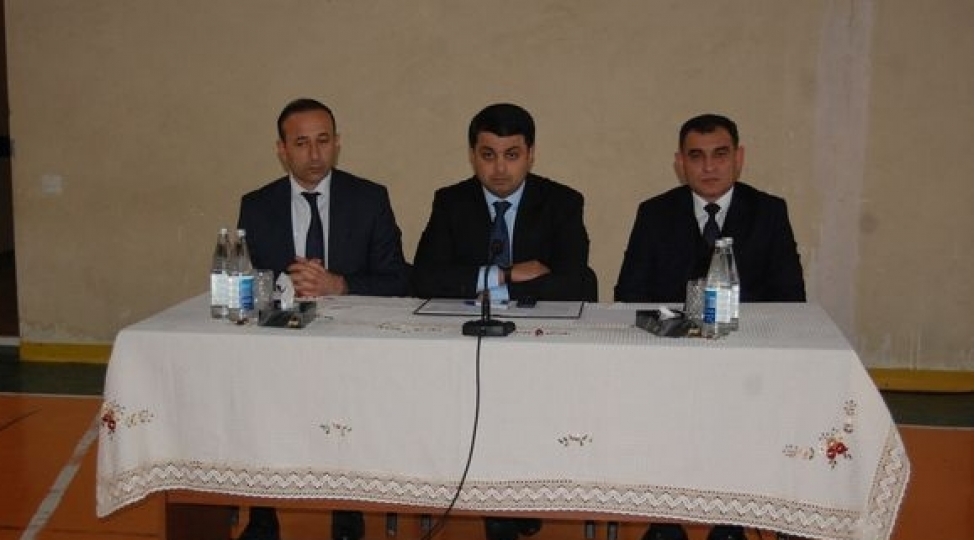 neftchalanin-icra-bashchisi-novbeti-seyyar-qebul-kechirib-foto