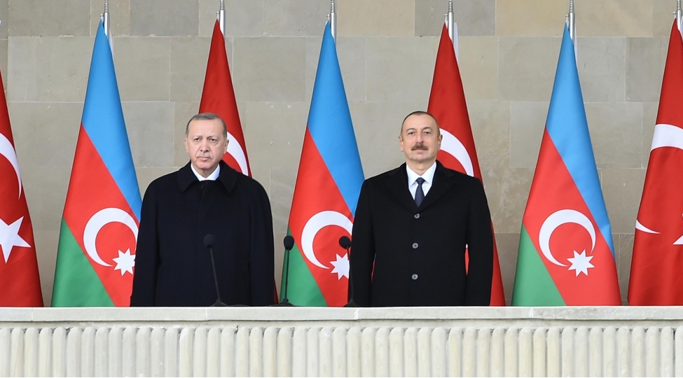 azerbaycan-ve-turkiye-prezidentleri-qardash-yumrugu-teliminde-ishtirak-eden-heyeti-tebrik-edibler-video