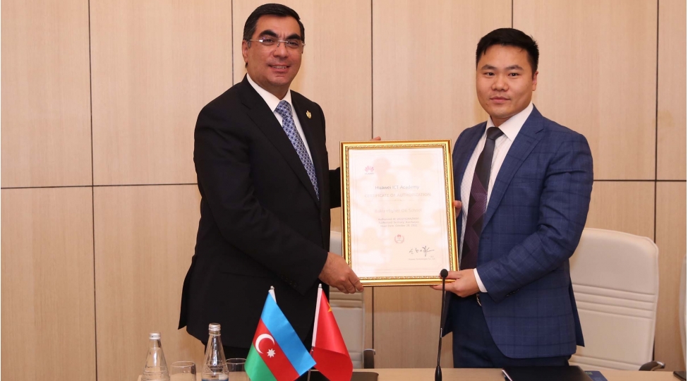 huawei-baki-ali-neft-mektebinde-it-akademiyasi-achdi