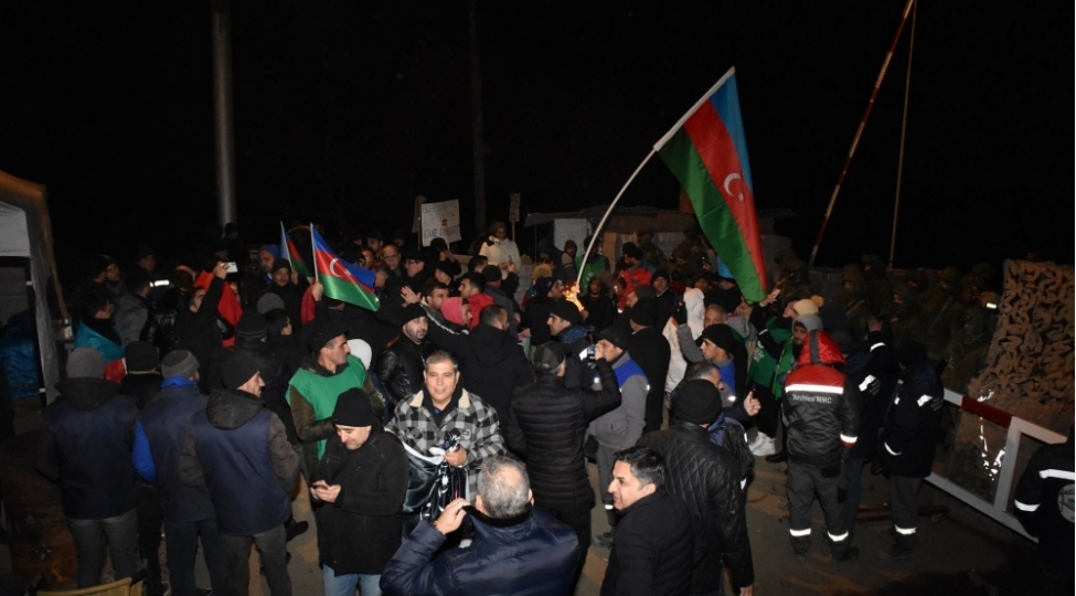 lachin-xankendi-yolunda-etiraz-aksiyasi-bu-gece-de-davam-etdirilecek