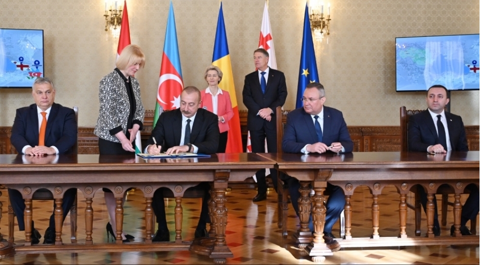 buxarestde-azerbaycan-gurcustan-ruminiya-ve-macaristan-hokumetleri-arasinda-yashil-enerji-sahesinde-strateji-terefdashliga-dair-sazish-imzalanib