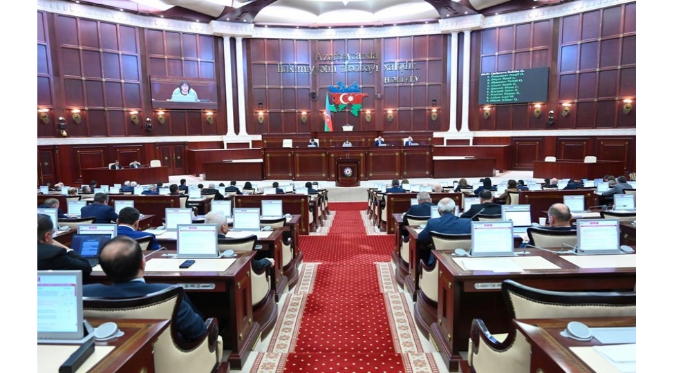 milli-meclisde-avropa-parlamentindeki-korrupsiya-faktlari-muzakire-olunub