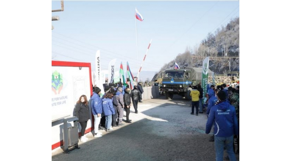 xankendi-lachin-yolunda-rusiya-sulhmeramlilarinin-teminat-avtomobili-novbeti-defe-maneesiz-hereket-edib