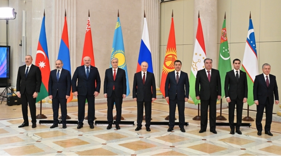 prezident-ilham-eliyev-mdb-dovlet-bashchilarinin-qeyri-resmi-naharinda-ishtirak-edib
