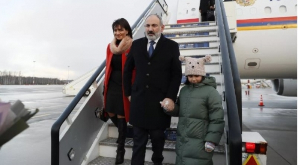 pashinyan-arvadi-ve-qizi-ile-rusiyaya-getdi