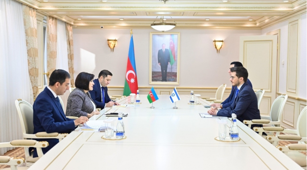 sahibe-qafarova-israil-sefiri-ile-gorushub-2