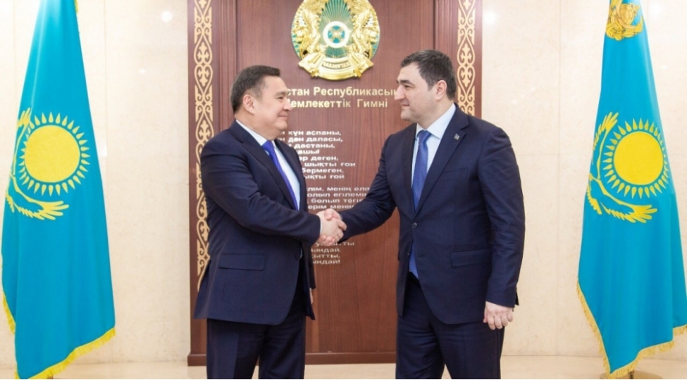 azerbaycan-sefiri-qazaxistanin-daxili-ishler-naziri-ile-gorushub