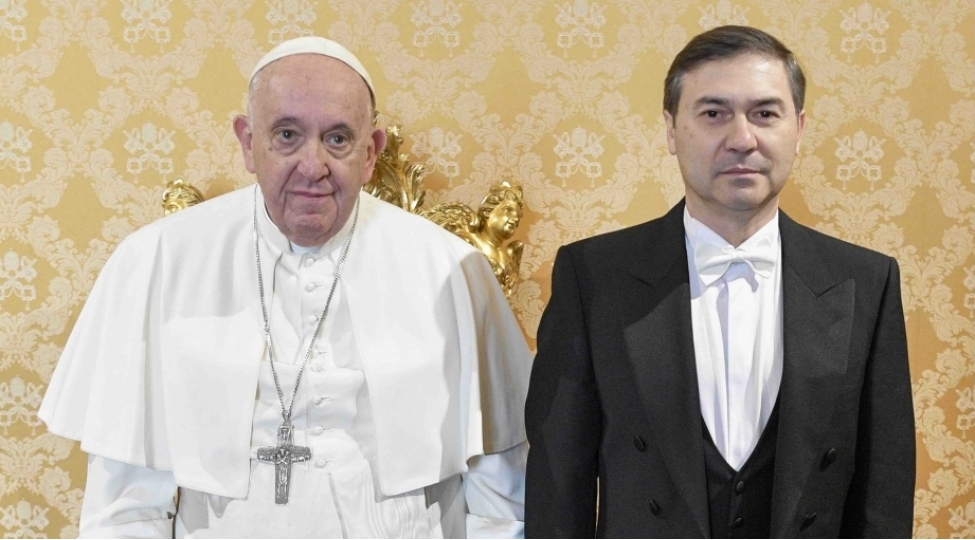 roma-papasi-muqeddes-taxt-tac-ile-heyder-eliyev-fondu-arasinda-semereli-emekdashliq-movcuddur