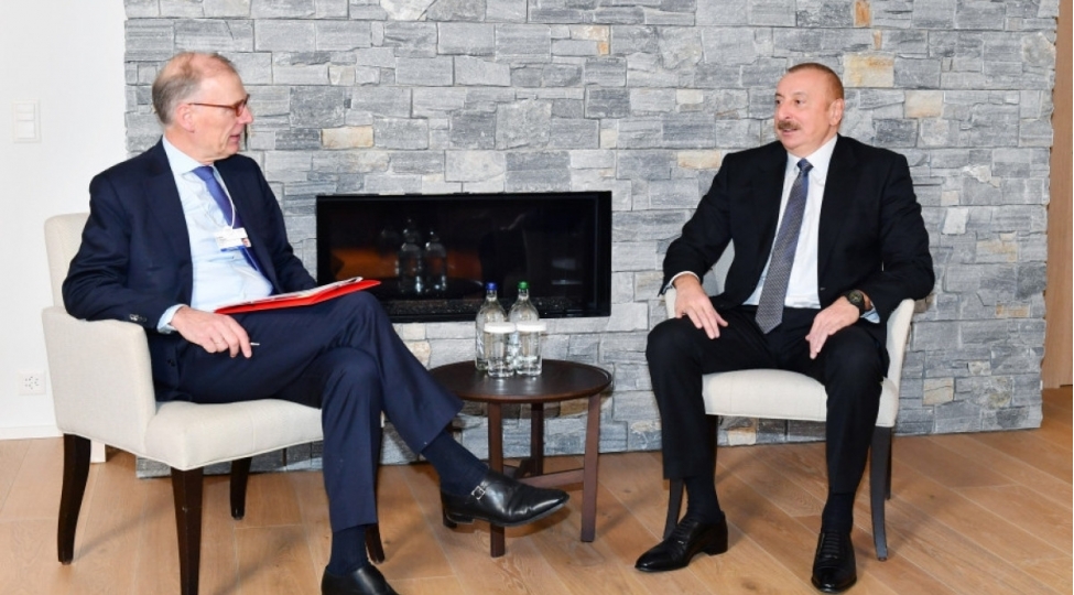dovlet-bashchisi-davosda-carlsberg-groupun-prezidenti-ve-bash-icrachi-direktoru-ile-gorushub