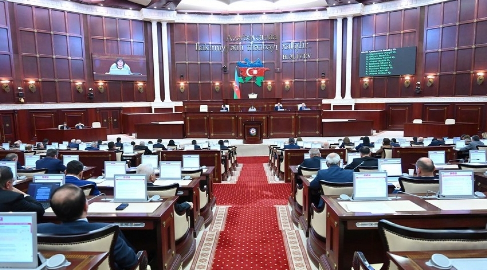 milli-meclisde-xankendi-lachin-yolundaki-aksiyanin-ishtirakchilari-ile-deputatlarin-gorushu-teklif-edilib