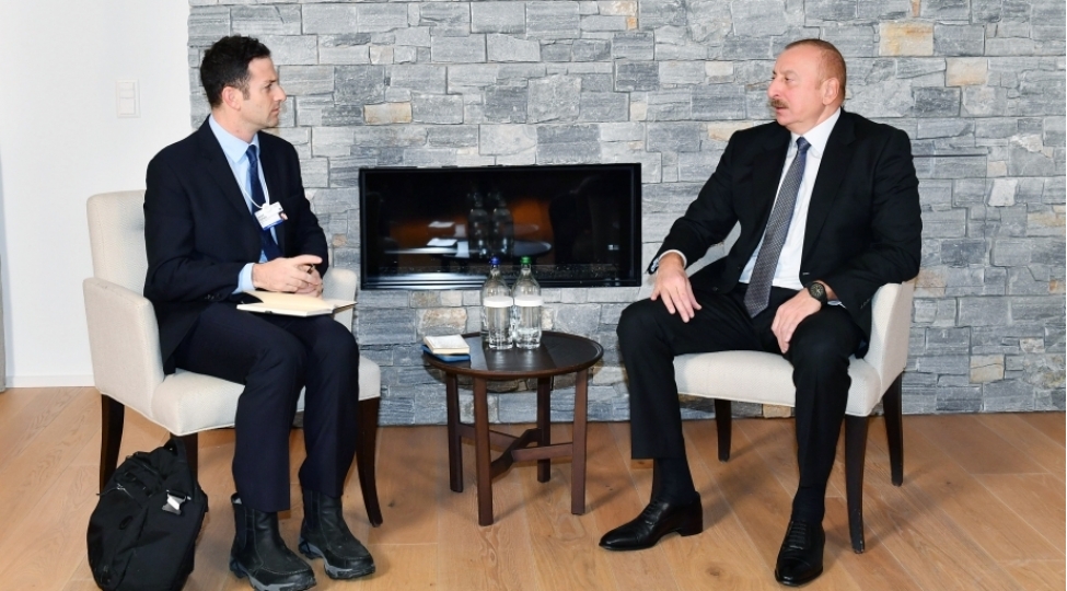 prezident-ilham-eliyev-davosda-the-goldman-sachs-group-inc-shirketinin-qlobal-meseleler-uzre-prezidenti-ile-gorushub