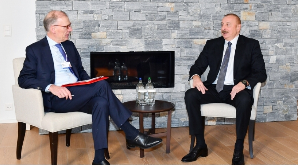 prezident-davosda-carlsberg-group-shirketinin-prezidenti-ve-bash-icrachi-direktoru-ile-gorushub