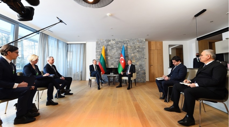 azerbaycan-lideri-litva-prezidentini-xankendi-lachin-yolunda-bash-veren-hadiselerle-bagli-melumatlandirib