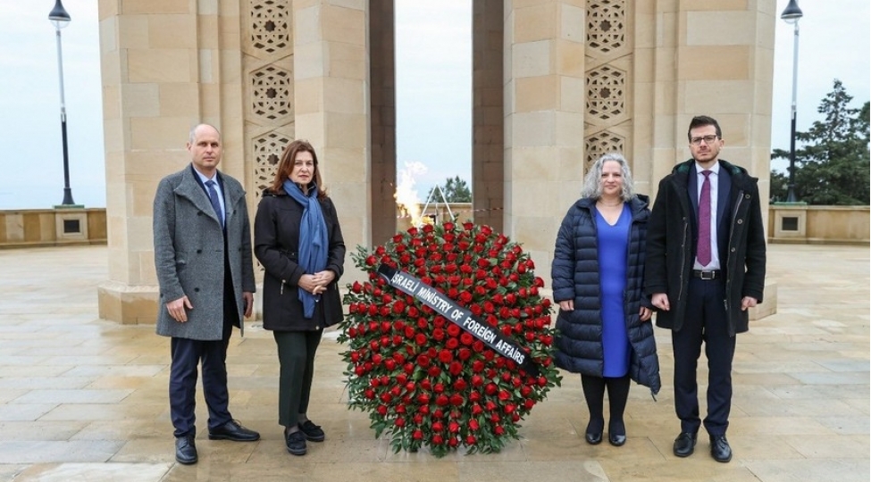 israil-xin-in-numayende-heyeti-shehidler-xiyabanini-ziyaret-edib-foto