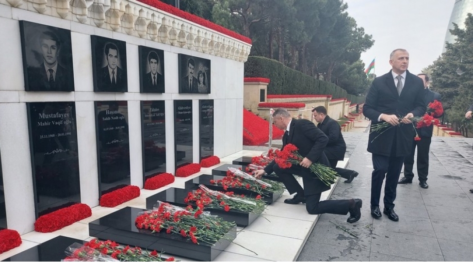ukraynanin-azerbaycandaki-sefiri-shehidler-xiyabanini-ziyaret-edib