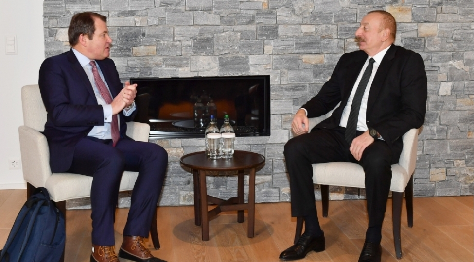 prezident-davosda-avropa-yenidenqurma-ve-inkishaf-bankinin-birinci-vitse-prezidenti-ile-gorushub-2