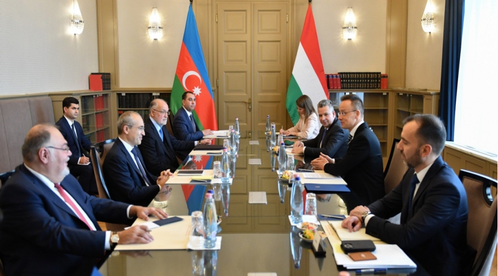 mikayil-cabbarov-budapeshtde-macaristanin-xarici-ishler-ve-ticaret-naziri-ile-gorushub