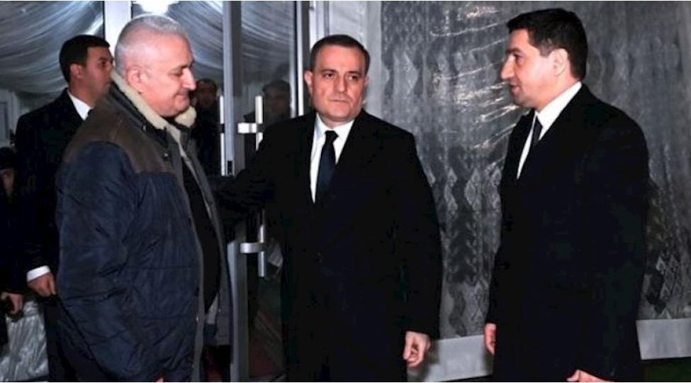 hikmet-haciyev-ve-ceyhun-bayramov-orxan-esgerovun-yas-merasiminde-ishtirak-edib