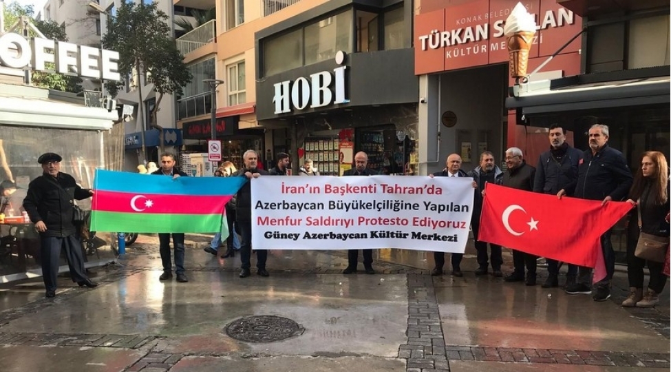 izmirde-azerbaycanin-irandaki-sefirliyine-edilen-hucuma-etiraz-olaraq-aksiya-kechirilib-foto