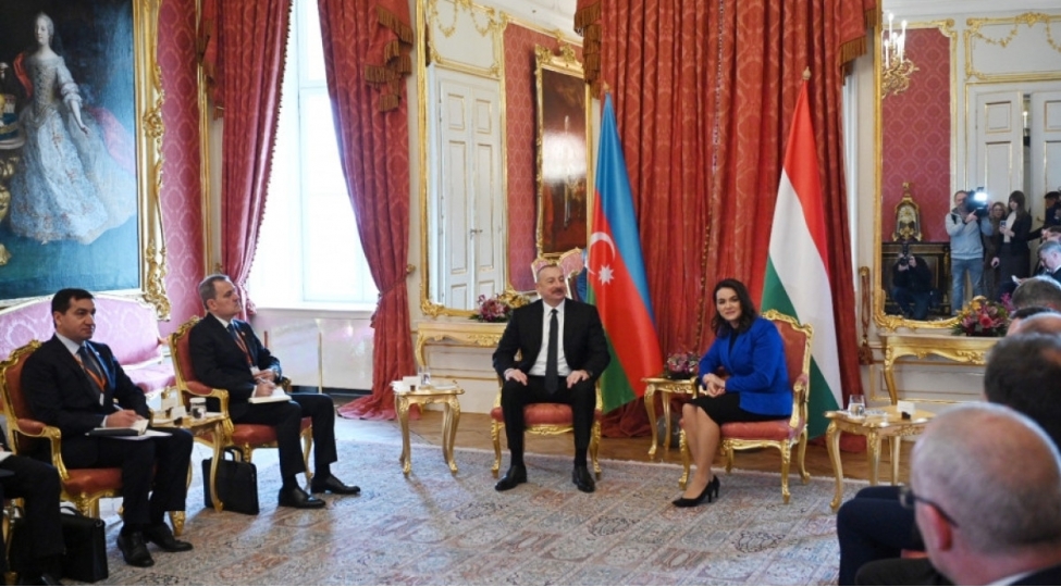 azerbaycan-ve-macaristan-prezidentlerinin-genish-terkibde-gorushu-olub
