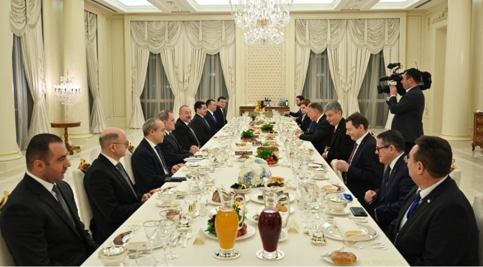 prezident-ilham-eliyevin-adindan-ruminiya-prezidenti-klaus-yohannisin-sherefine-resmi-ziyafet-verilib