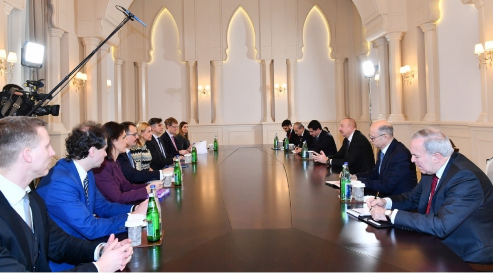 prezident-ilham-eliyev-avropa-ittifaqi-komissarinin-bashchiliq-etdiyi-numayende-heyetini-qebul-edib