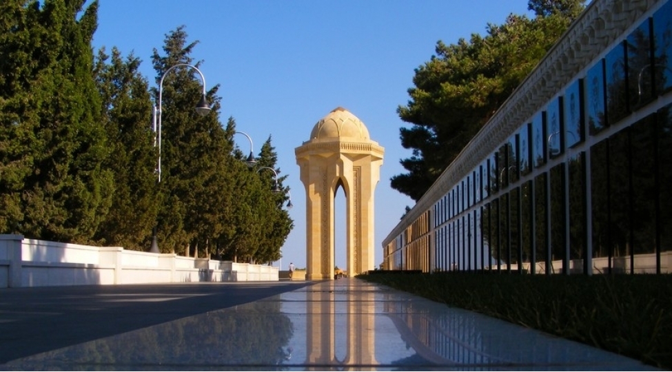 ruminiya-prezidenti-shehidler-xiyabanini-ziyaret-edib