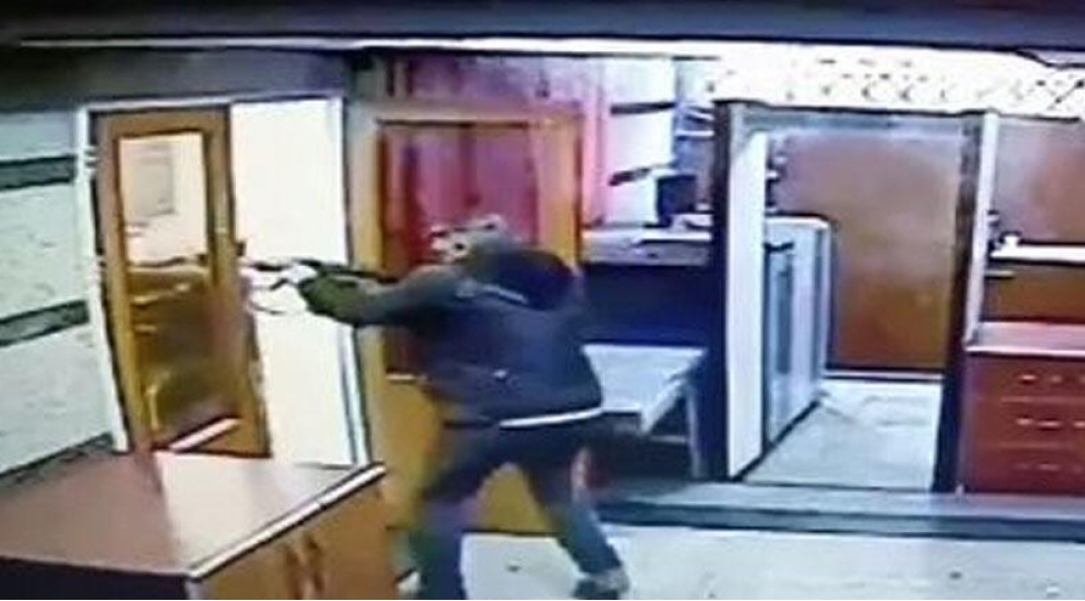 azerbaycanin-irandaki-sefirliyine-edilmish-terror-hucumunun-tam-teferruati