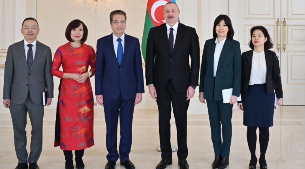 prezident-vyetnam-shirketlerini-azad-olunmush-erazilerde-berpa-quruculuq-layihelerinde-ishtiraka-devet-edib