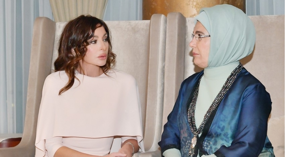 emine-erdogan-mehriban-eliyevaya-teshekkur-edib