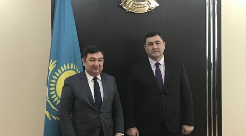 azerbaycan-sefiri-qazaxistanli-nazirle-emekdashliq-meselelerini-muzakire-edib