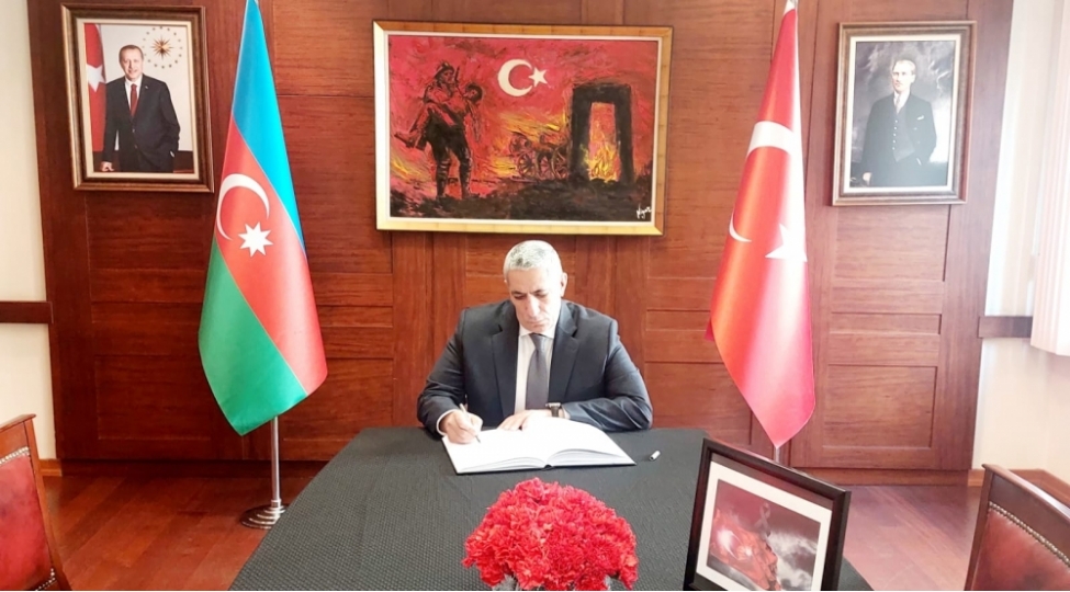 siyavush-novruzov-bash-vermish-dehshetli-zelzele-ile-elaqedar-turkiyenin-azerbaycandaki-sefirliyini-ziyaret-edib