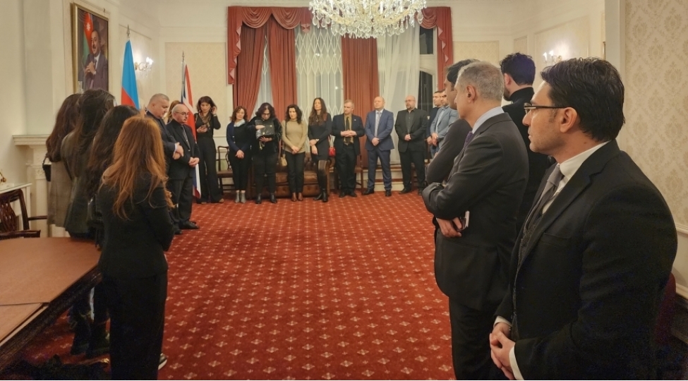 londondaki-sefirliyimiz-anim-merasimi-kechirib