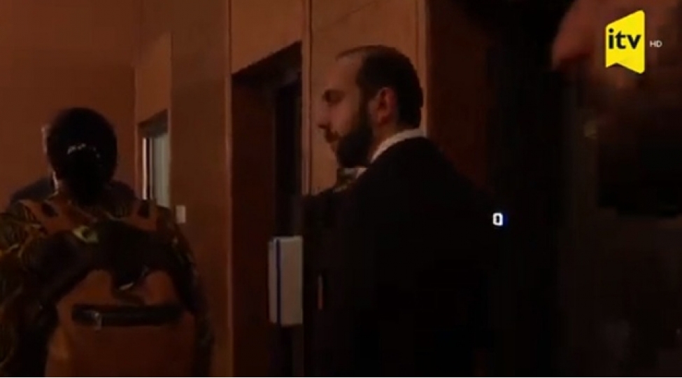mirzoyan-sualdan-bele-qachdi-video